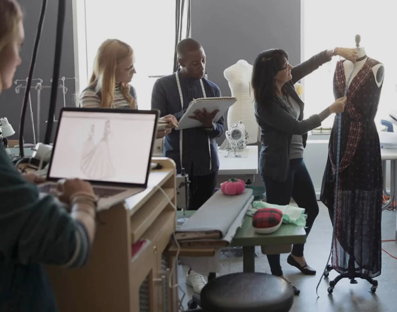 طراحی لباس در دانشگاه یا آموزشگاه؟