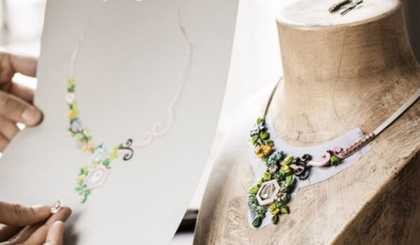 طراحی جواهر در کنار طراحی لباس