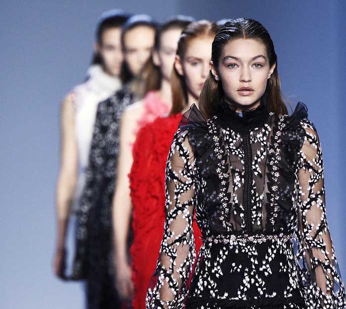 طراحی لباس با سادهترین روش | راهکار ها + کسب درآمد